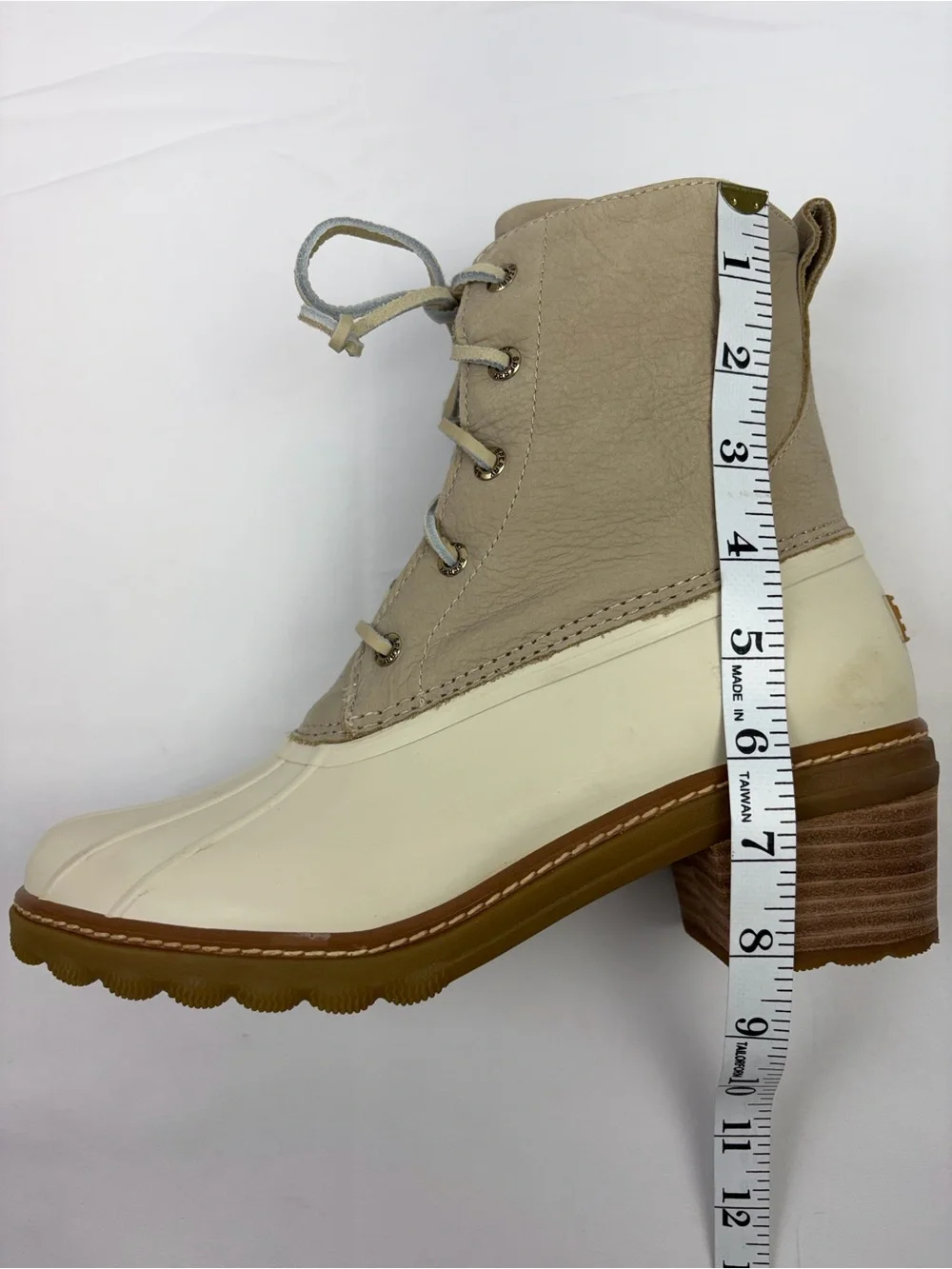 Sperry Saltwater Heel Leather Duck Boots Size 8.5 Cream / Beige